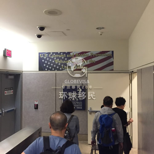 我们的单身妈妈办理美国签证时,遇上了全英文